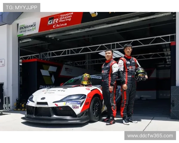 极限赛车风云再起速度激情燃爆赛道巅峰对决引领全城热血狂潮来袭