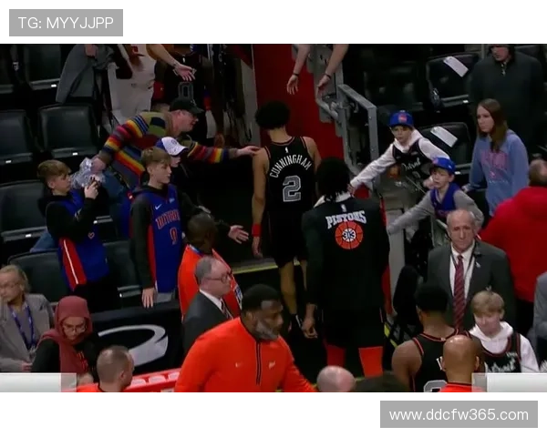 终场绝杀引爆全场球迷热议冠军归属悬念再起今夜巅峰对决燃爆联盟 - 副本 (5) - 副本 - 副本